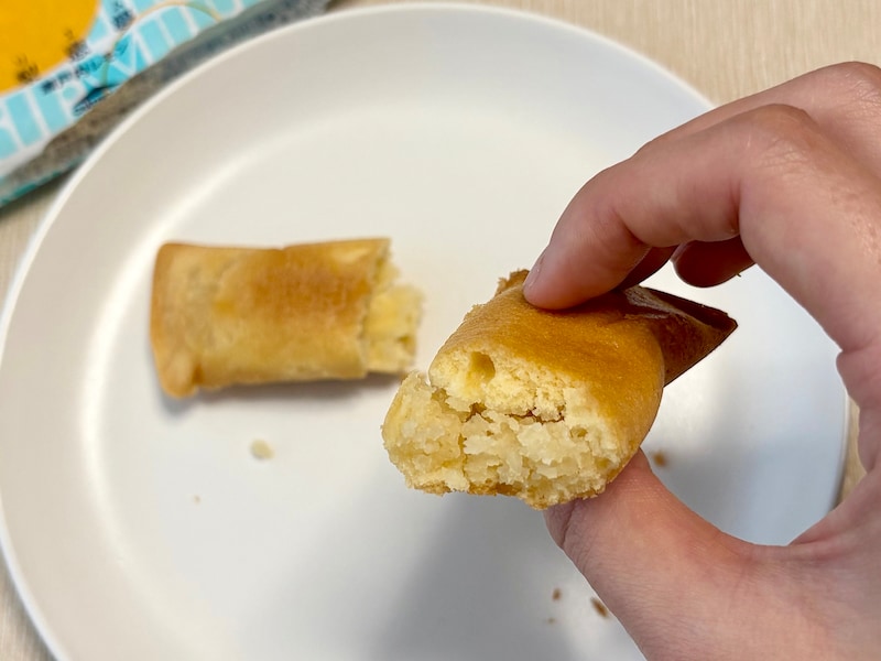 ほろっと柔らかな優しい口どけ。レモンの風味が心地いい焼き菓子です