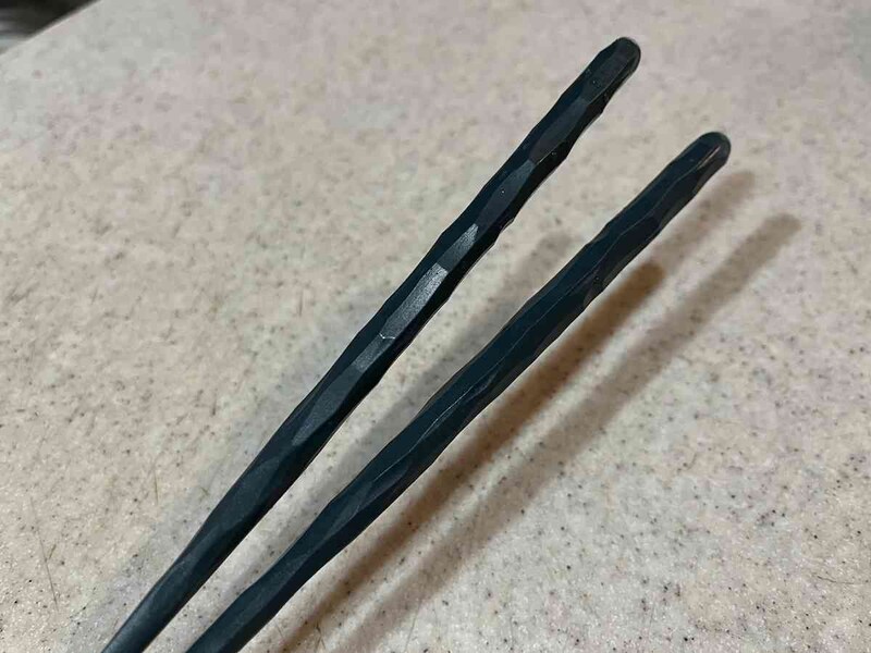 指を添えやすい形になっている