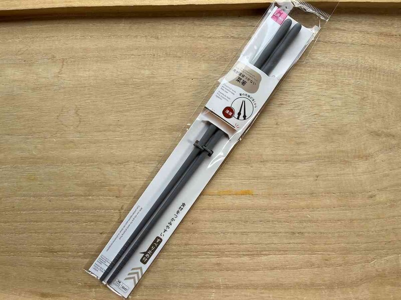 ダイソーの「先が直接つかない菜箸（wavy）」