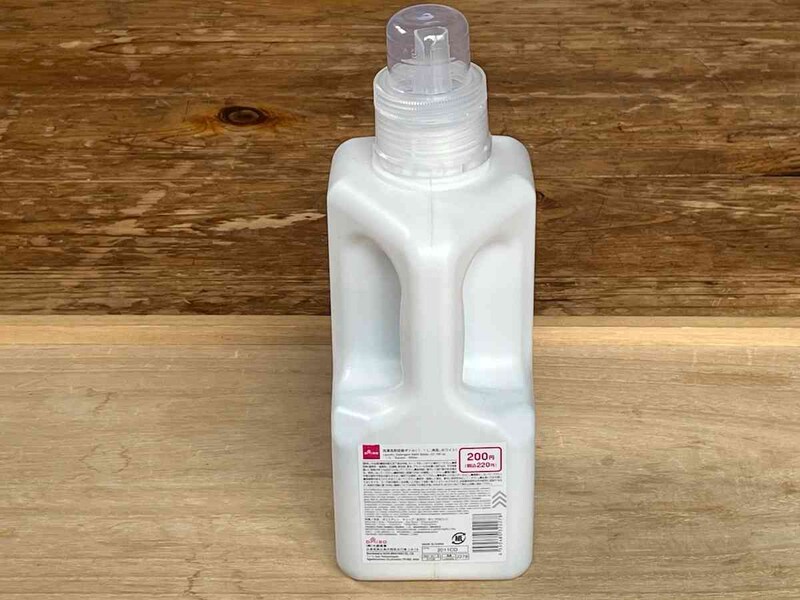 ダイソーの「洗濯洗剤詰替ボトル（1.1L、角型、ホワイト）」