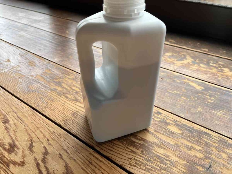 ダイソーの「洗濯洗剤詰替ボトル」は透明ではない