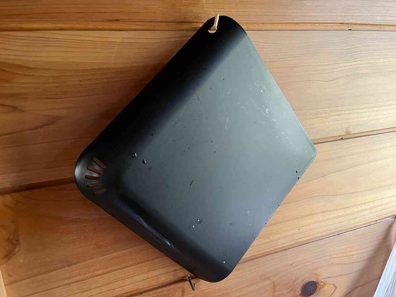 ダイソーの「ちょこっとまな板（ブラック）」は壁掛けもできる