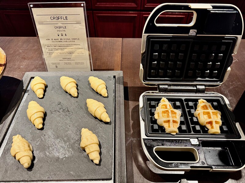 焼きたてを楽しむ、自分で作るクロッフル体験