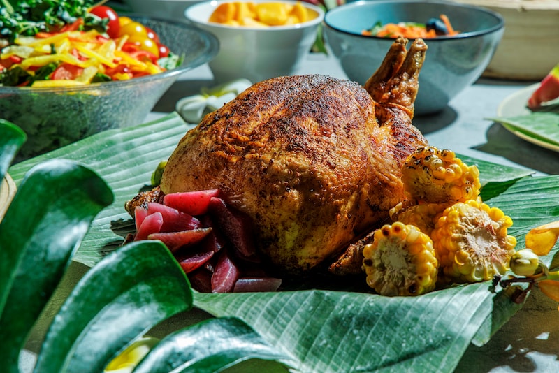 ランチ限定!バナナの葉で包んだ山百合ポークのロースト