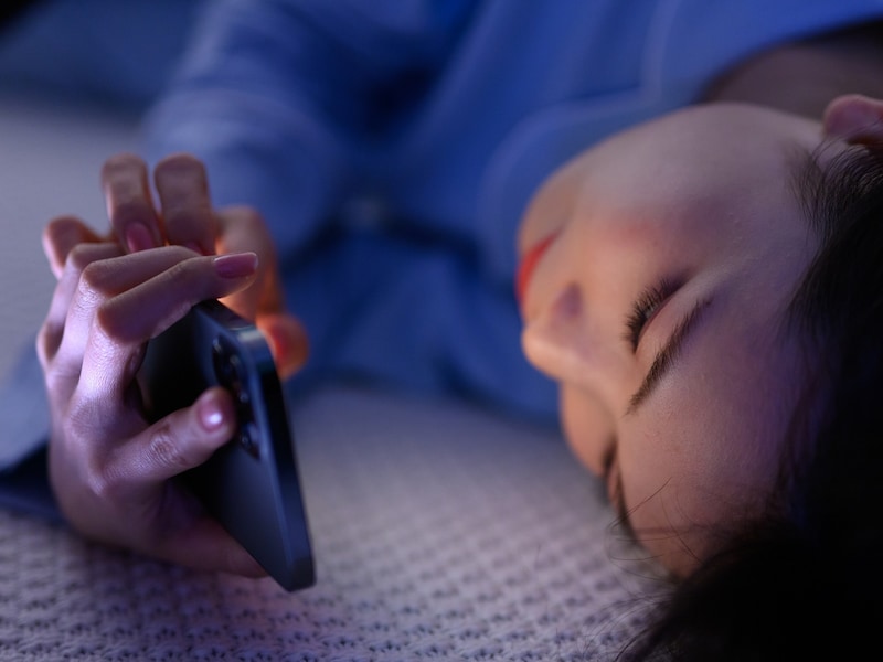 「寝ながらスマホ」はNG