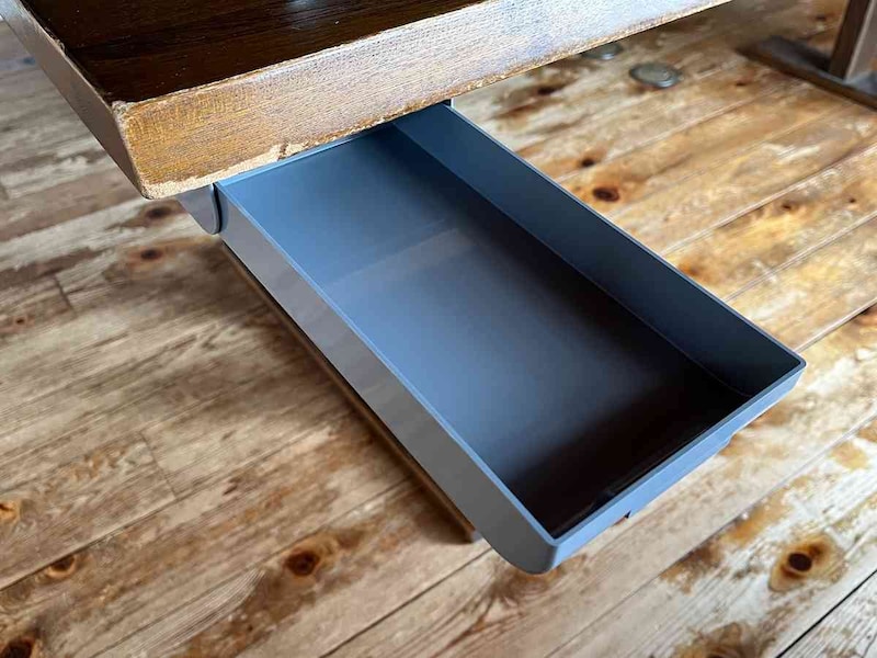 ストッパーがあるので、引き出しは落ちない