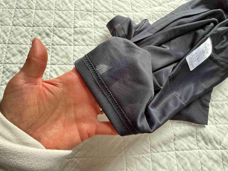 ワークマンの「氷撃冷感(R)-10℃半袖Tシャツ」の生地は薄め