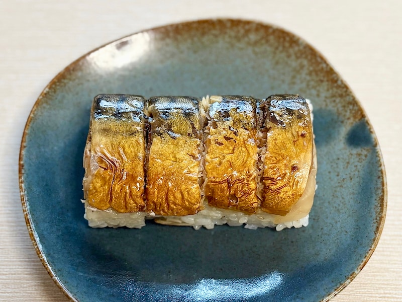 袋から取り出した瞬間、香ばしい鯖の香りがひろがります!