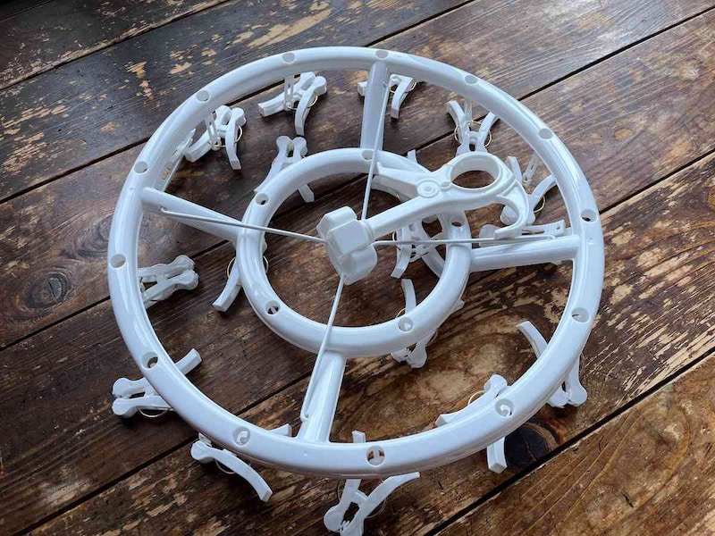 ダイソーの「引っ張る取りやすいピンチハンガー（18ピンチ）」