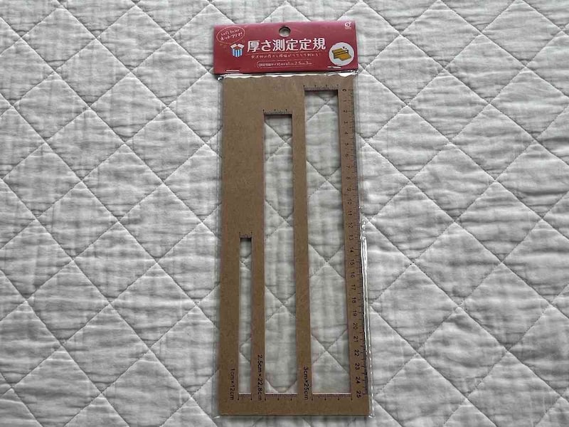 キャンドゥの「厚さ測定定規」