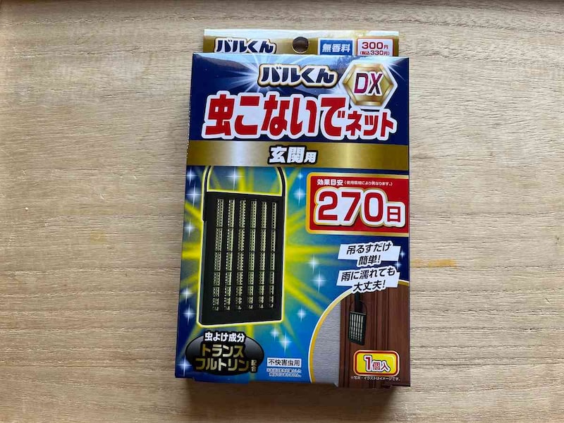 ダイソーの「バルくん 虫こないでネット 玄関用270日」