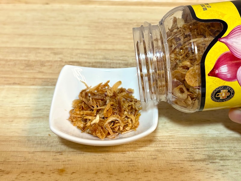 サラダにかけると、食感のアクセントになっておいしい! ガパオライスやカレーにかけてもGood