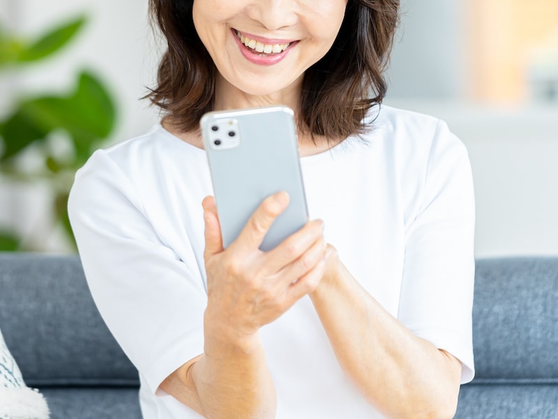 スマートフォンを活用し一人暮らしの困りごとに対応