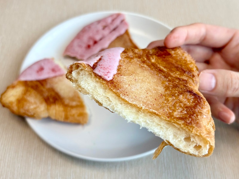 大きめサイズなので3分割にして食べてみました。サクサク香ばしい!