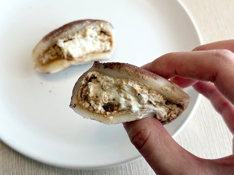 手で持つと崩れてしまいそうになるほどのやわらかさ。とろとろもちもちで美味!