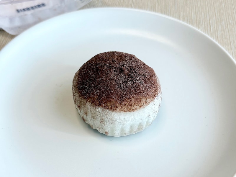 ころんとまんまるのビジュアルがかわいらしい。ココアとコーヒーの風味が香り高いスイーツです