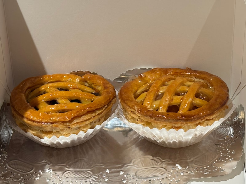 世代を超えて愛されるブルーベリーパイとアップルパイ