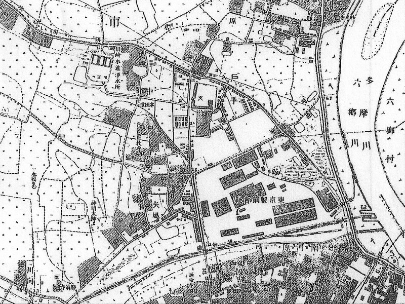 地形図の下部に描かれているのが、矢向－川崎河岸間の貨物支線（※画像出典：1928年測量「矢口」川崎市地形図部分）