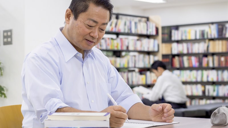60代男性年金暮らし_図書館
