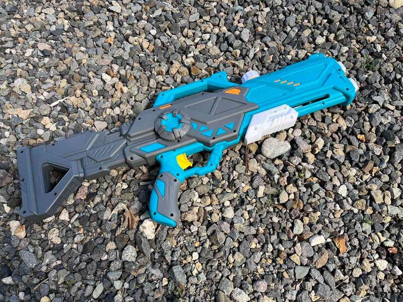 ダイソーの「ウォーターガン（圧縮式）」