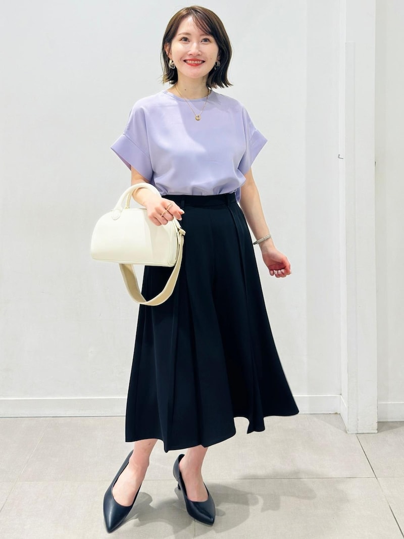 シワになりにくいイージーケア仕様は通勤服として重宝するポイントです　出典：StyleHint