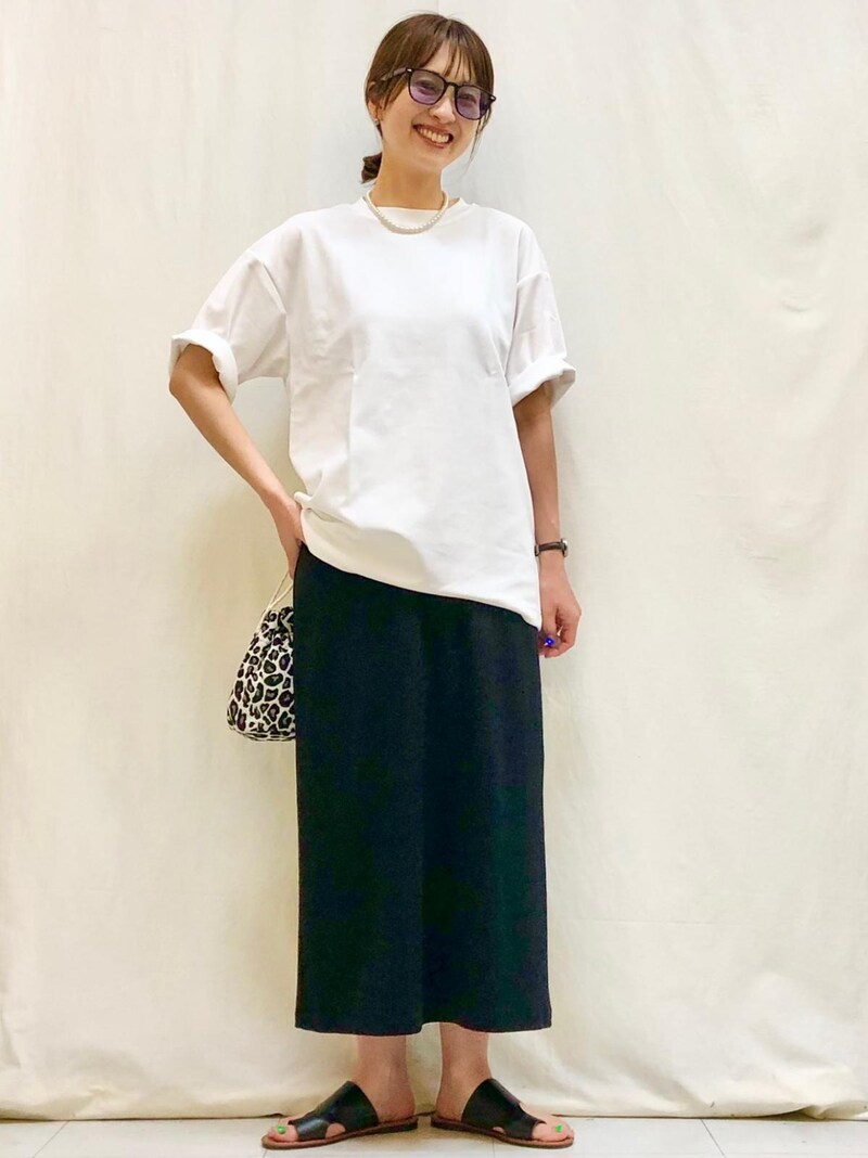 薄いカラーならサングラスでもかけやすくて◎　出典：StyleHint