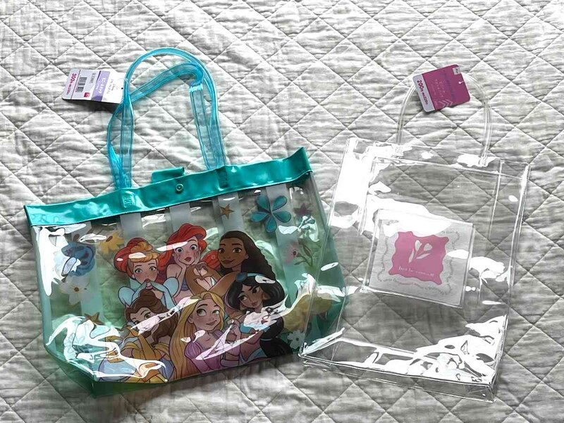 ダイソーの「プールバッグ」は、キャラクターものが多数