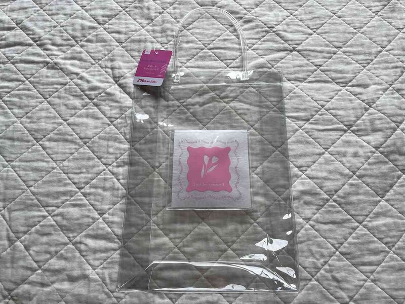 ダイソーの「ビニールマルシェバッグ（ポケット付、シンプル）」