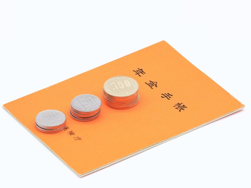 特別支給の老齢厚生はほとんどカットされます(画像出典:PIXTA)