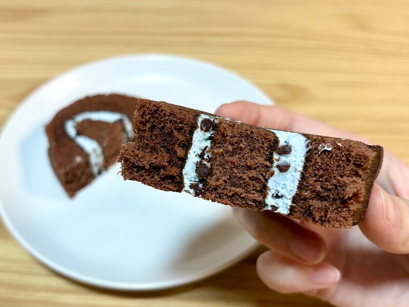 チョコホイップが入ったミント風味のクリームとふんわりチョコ生地のバランスが◎