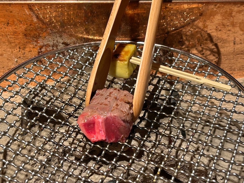 南足柄産の相州牛もも肉の炭火焼
