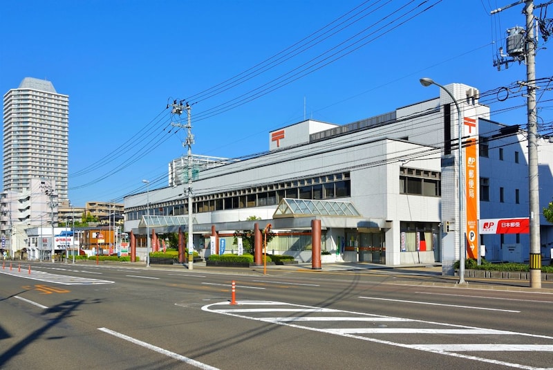 ゆうちょ銀行でお金を貯めるならどんな商品がある？（画像出典：amanaimages）