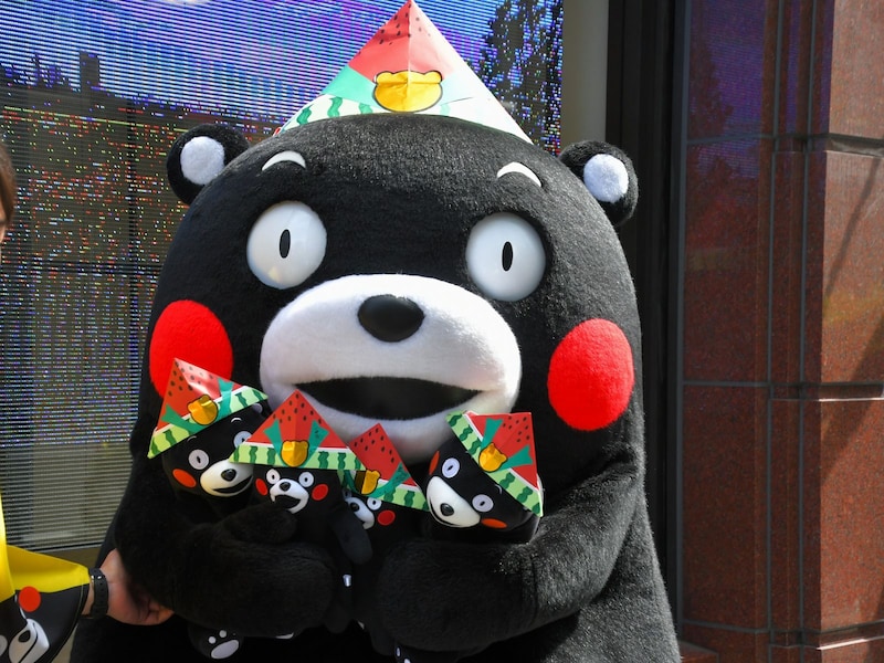 キャプション＝5月1日、東京都中央区