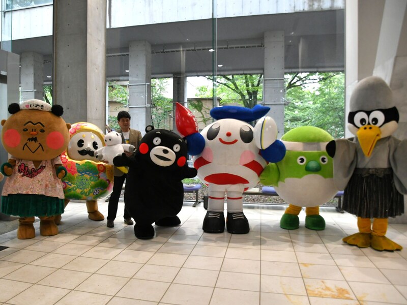 キャプション＝5月1日、東京都中央区