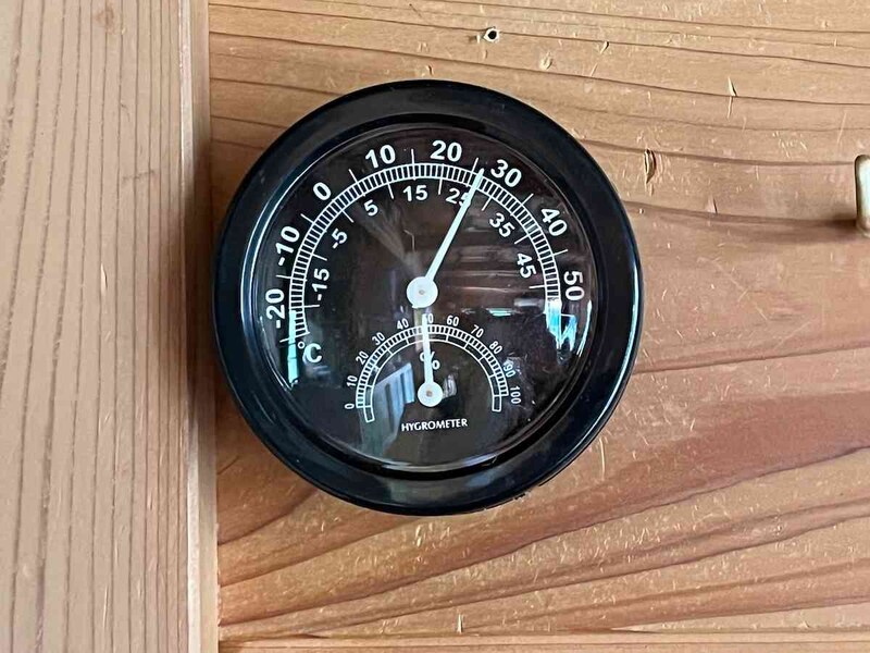 セリアの「壁に掛けられる温・湿度計」で温度と湿度を測ってみる