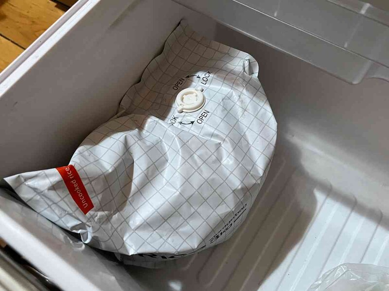 セリアの「お米のための保存袋 3kg」を使用中