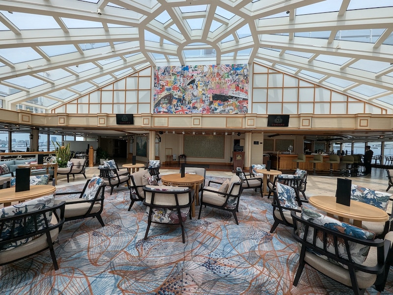 リニューアルで家具などが新しくなったガーデンラウンジ