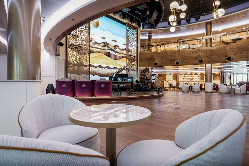 進化したクイーンズ・ルーム。2層吹き抜けでLEDの技術を用い、イベントにあわせ雰囲気がガラッと変わる