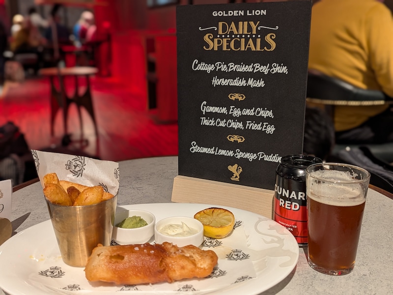 ※ゴールデン・ライオンのフィッシュ&チップス。3種類あるキュナード・ビールとあわせたい