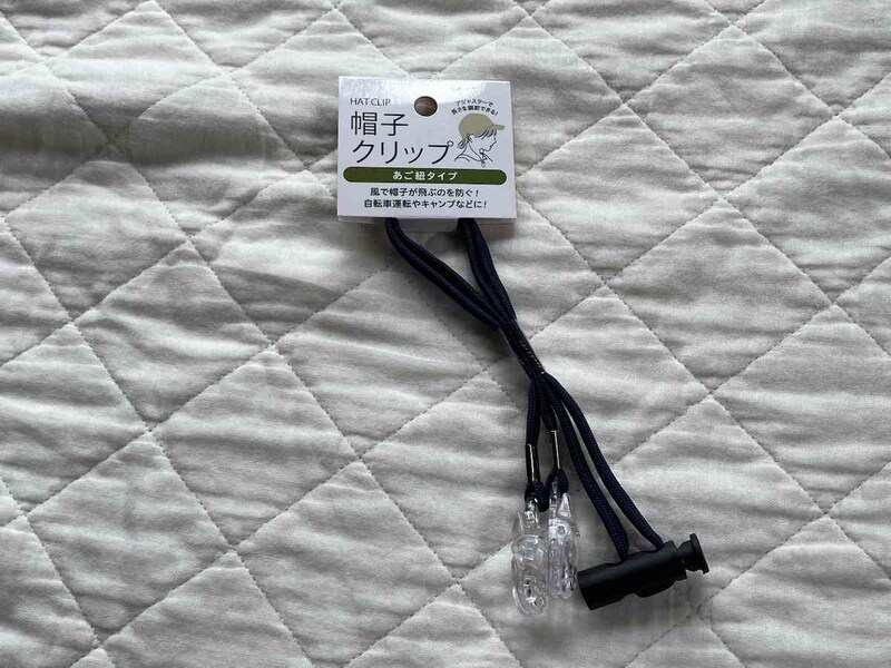 セリアの「帽子クリップ あご紐タイプ」