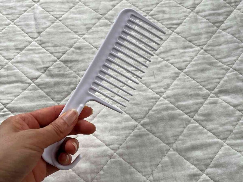 コームの先端は丸みがあって頭皮に優しい