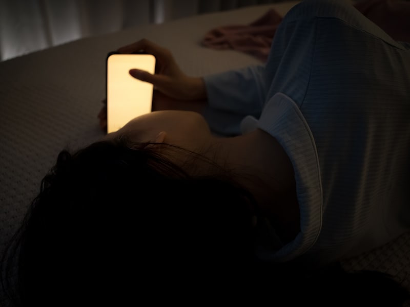 スマホから目を離さずに言われたら……