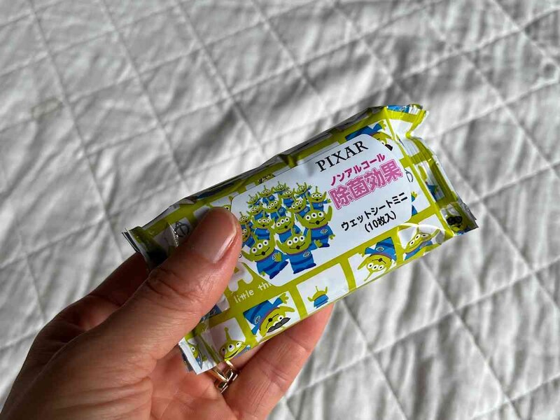 セリアの「除菌効果ウェットシートミニ」はコンパクトサイズ