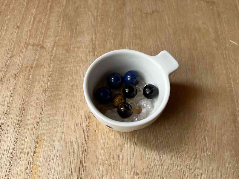 パワーストーンをセリアの「ボウルS ころころシマエナガ」に入れてみる