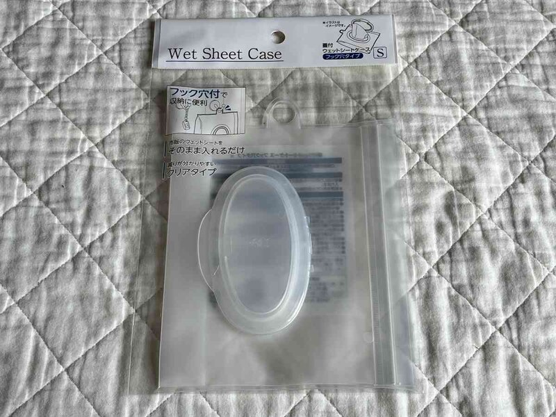 セリアの「蓋付ウェットティッシュケース フック穴タイプ」