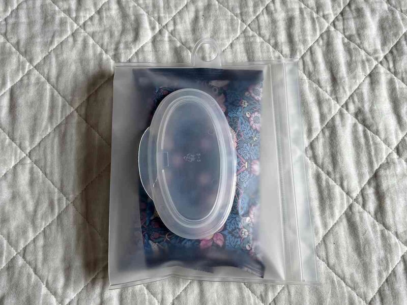 セリアの「蓋付ウェットティッシュケース フック穴タイプ」は乾燥を防げる