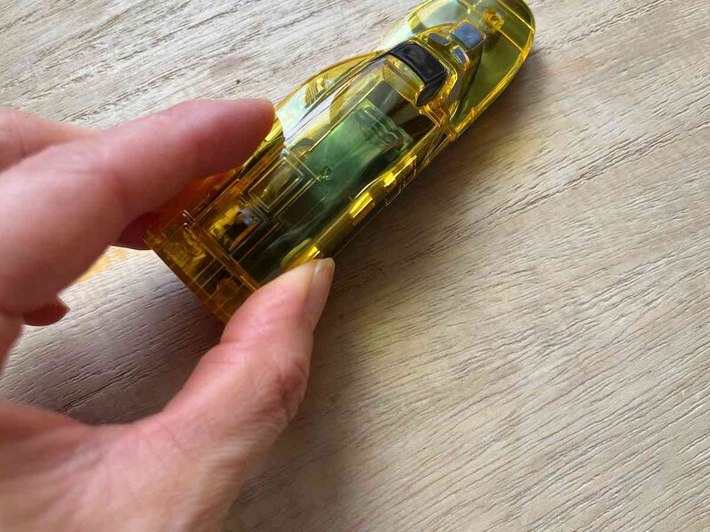 セリアの「新幹線 卓上クリーナー 923形ドクターイエロー」の仕組みはゴミがなくてもカタカタ音がする