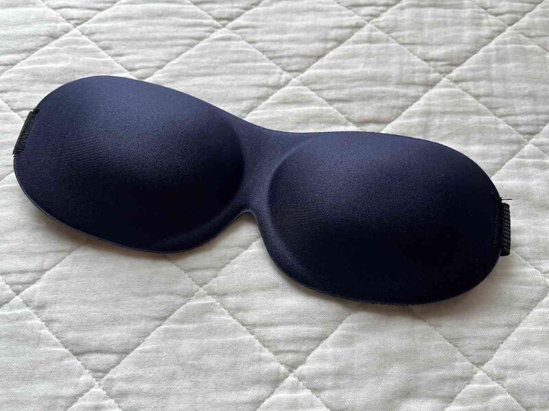 セリアの「ナチュラルフィットアイマスク」