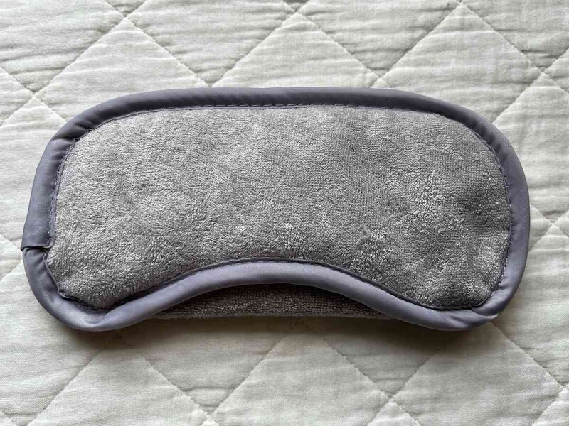 セリアの「肌触りのよいタオル地アイマスク」