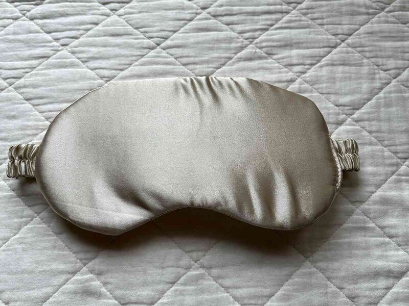 セリアの「サテンアイマスク」